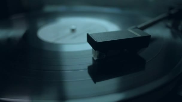 Altes Vinyl mit Musik. — Stockvideo