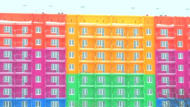 Maison de panneaux multicolores lumineux, nouveau bâtiment. 4k . — Video