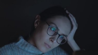  Yorgunluk işten kavramı. Sağlıklı vizyon kavramı.