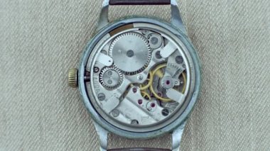 Çalışma, closeup ile yumuşak odak vurdu eski vintage saat mekanizması.