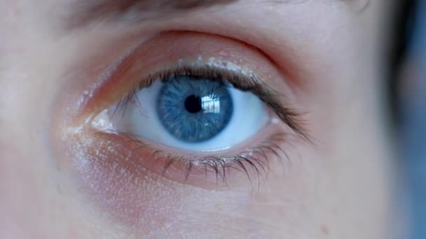 Концепция здорового зрения. Женский глаз. — стоковое видео