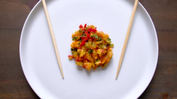 Cucina Final Touch Per un delizioso pasto al ristorante. 4k . — Video Stock