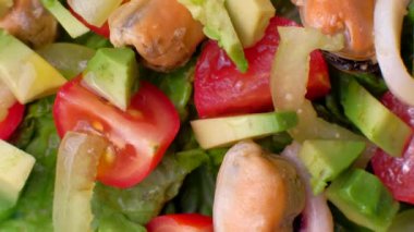 Deniz mahsullü salata