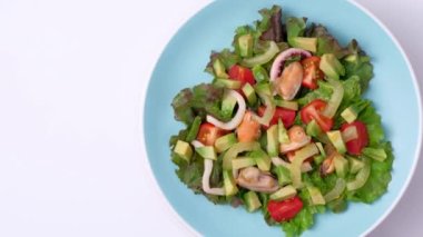 Deniz mahsullü salata