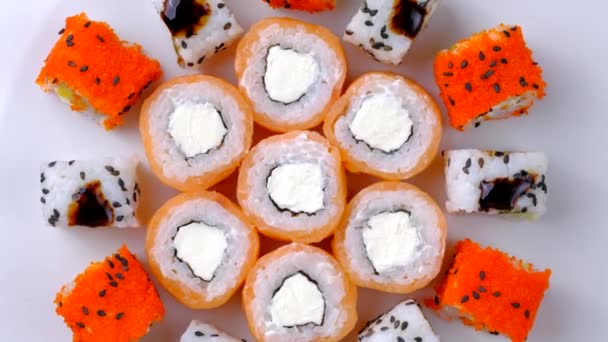 Sushi girando de perto — Vídeo de Stock