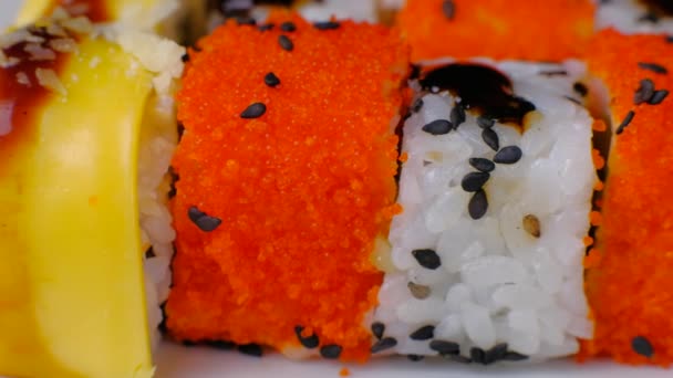 Buntes japanisches Sushi-Makro. — Stockvideo