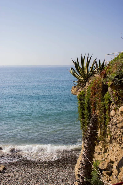 Bir yerde denize yakın