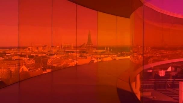 Traveling shot from inside the Rainbow at Aros Art Museum, Aarhus, Δανία. — Αρχείο Βίντεο