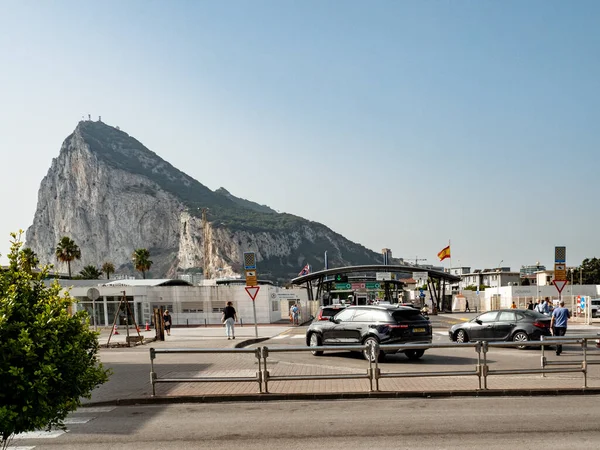 Gibraltar, Birleşik Krallık 08.27.2025 İspanya 'daki La Linea de la Concepcion' dan Cebelitarık 'a giriş kontrol noktası..