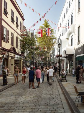 Cebelitarık, Birleşik Krallık 08.27.2025 Kuzey 'den Güney' e doğru giden ana cadde.