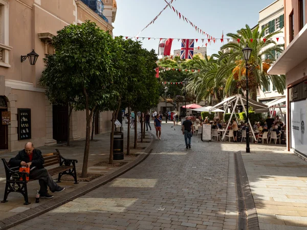 Cebelitarık, Birleşik Krallık 08.27.2025 Kuzey 'den Güney' e doğru giden ana cadde.