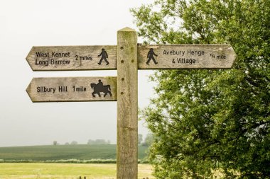 Ridgeway Ulusal Trail İngiltere Avebury Ivanhoe Beacon işareti yazı 90 mil Wiltshire North Wessex Downs alan, olağanüstü doğal güzellik Aonb