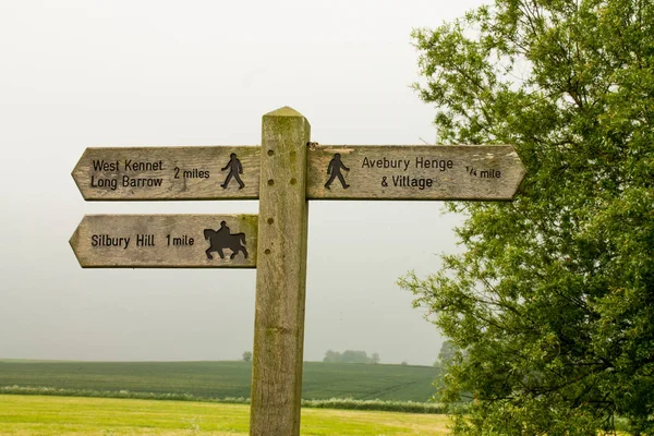 Ridgeway Ulusal Trail İngiltere Avebury Ivanhoe Beacon işareti yazı 90 mil Wiltshire North Wessex Downs alan, olağanüstü doğal güzellik Aonb