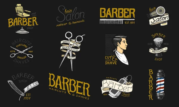 Conjunto de emblemas de barbearia e etiqueta, logotipo e hipster. Ferramentas para o ícone do homem. Corte de cabelo de barba e bigode. Escova e navalha para barbear. Mão gravada desenhada em esboço vintage antigo. Letras modernas —  Vetores de Stock