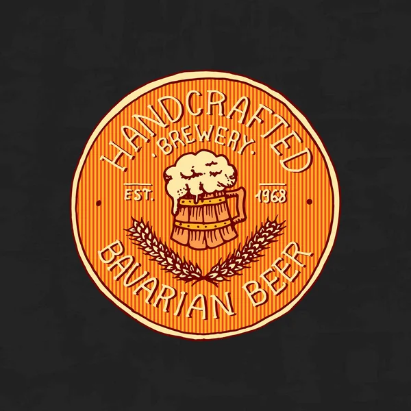 Vintage bier label badge. Sterke Alcohol logo met kalligrafische element. Kader voor poster banner. Premium product embleem sticker Hand getrokken gegraveerde letters voor t-shirt. — Stockvector