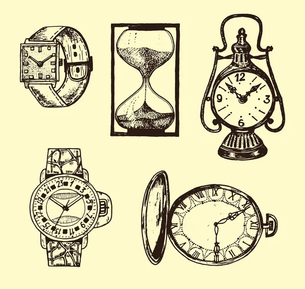 Relógio de bolso clássico vintage, despertador, ampulheta e discagem mostrando o tempo. Elementos de colecção antigos. Gravado à mão desenhado velho esboço monocromático . —  Vetores de Stock