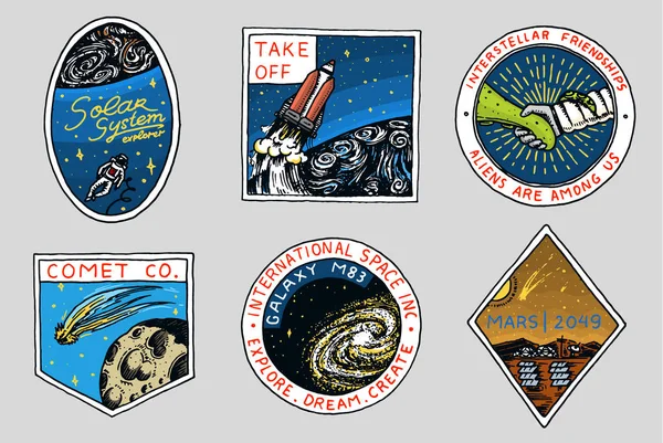 Vintage alanı logo. Astronomik galaksinin keşfi. Misyon astronot veya uzay adamı. kozmonot macera. Gezegen ve uyduları rozet amblemi yama sticker. oyma el çizilmiş kroki.