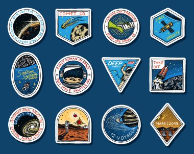 Uzay logo kümesi. Mars'a insan görev. Astronomik galaksinin keşfi. Astronot ya da uzaylı macera. Gezegen ve uyduları rozet amblemi yama sticker. oyulmuş elle çizilmiş Vintage kroki