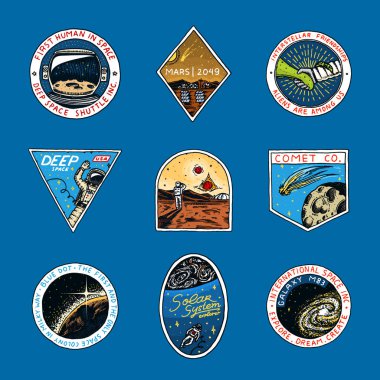 Uzay logo kümesi. Mars'a insan görev. Astronomik galaksinin keşfi. Astronot ya da uzaylı macera. Gezegen ve uyduları rozet amblemi yama sticker. oyulmuş elle çizilmiş Vintage kroki