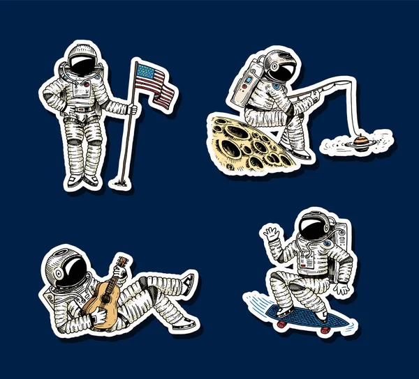 Zestaw astronautów w przestrzeni naklejki. Kolekcja gwałtowny wzrost spaceman z flagą. muzyk tancerz przygoda w galaktyce. Bezdomnych podróżnik grawerowane ręcznie rysowane szkic komiks. — Wektor stockowy