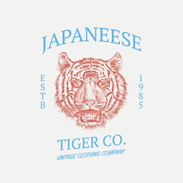 Логотип японского тигра. Азиатская кошка Оттиск этикетки. Злой рев хищника. Значок или эмблема Выгравированная вручную выгравированная старая монохромная футболка с изображением винтажного лица. дикое животное. Векторная иллюстрация . — стоковый вектор
