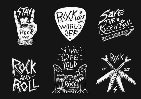 Rock and Roll müzik simgeleri davul, mızrap ve pala ile kümesi. Etiketler, logolar. Heavy metal şablonları için tasarım t-shirt, gece parti ve Festivali. Elle çizilmiş. Oyulmuş kroki. — Stok Vektör