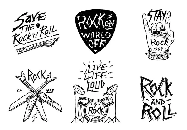 Conjunto de símbolos de música Rock and Roll com Tambores, Plectrum e facão. etiquetas, logotipos. Modelos de heavy metal para t-shirt de design, festa noturna e festival. Mão desenhada. Esboço gravado . — Vetor de Stock