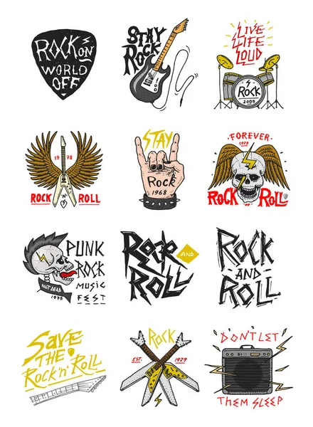 Σύνολο του Rock and Roll μουσικής σύμβολα με φτερά κρανίο, κιθάρα, τύμπανα πένα. Ετικέτες, λογότυπα. Βαρύ μέταλλο πρότυπα για σχεδιασμό t-shirt, πάρτι και φεστιβάλ. Χέρι. Χαραγμένο σκίτσο. — Διανυσματικό Αρχείο