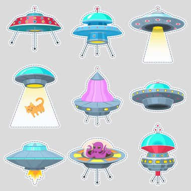 Ufo çıkartmaları kümesi. Alien uzay gemileri, tanımlanamayan uçan nesne, fantastik roketler, evrenin uzayda kozmik spacecrafts. Beyaz arka plan üzerinde vektör çizim. GUI elemanları, düz çizgi film oyunu.