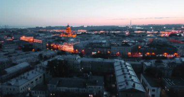 St. Isaak katedral gece Saint Petersburg, Rusya aydınlatıcı. Şehir yukarıdan, Kuzey sermaye sinematik dron video, tarihi binalar