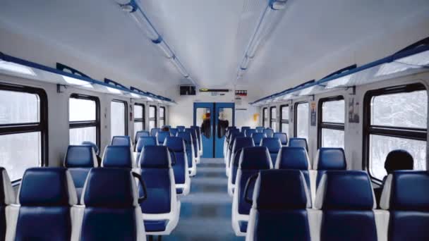 Tren con asientos vacíos. Símbolo de viaje. Salón dentro del transporte para los turistas. Antecedentes para letras y sitio web . — Vídeos de Stock