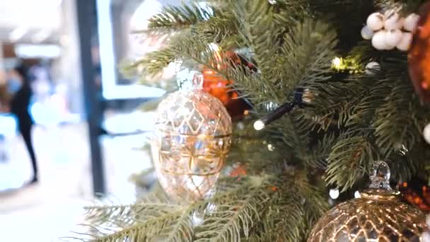 Decoraciones en el árbol de Navidad. Vacaciones de invierno. Símbolo norte. Fondo abstracto . — Vídeo de stock