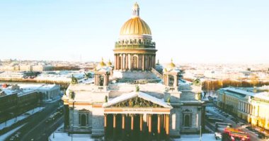 Saint Isaacs Katedrali, Isaakievskiy Sobor kuş görünümü. Antik tapınak, mimari kış City. 4k robot. St. Petersburg, Rusya Federasyonu.