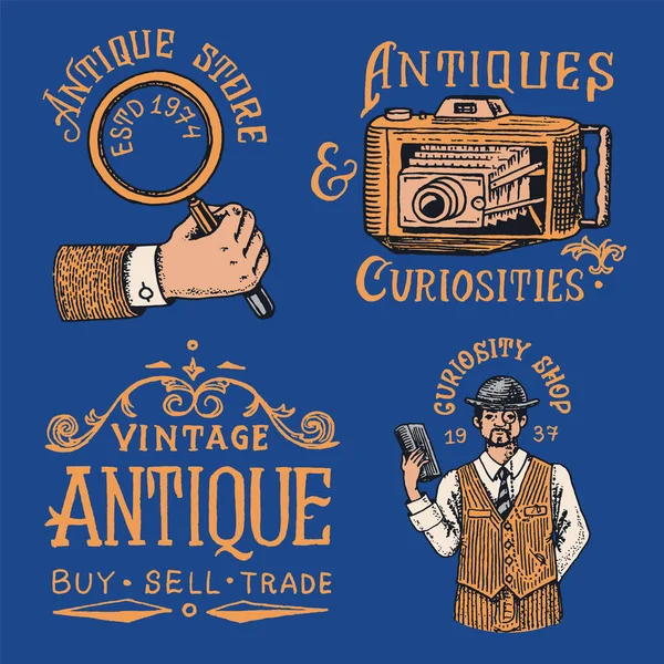 Étiquettes ou badges de magasins d'antiquités. Ancien logo victorien vintage pour t-shirts et typographie. Loupe, appareil photo et gentleman. À l'ancienne. Croquis monochrome gravé à la main . — Image vectorielle