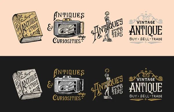 Etiketten oder Abzeichen von Antiquitätengeschäften. Buch und Kamera. Vintage viktorianisches antikes Logo für T-Shirts und Typografie. Gezeichnete gestochene monochrome Skizze. — Stockvektor