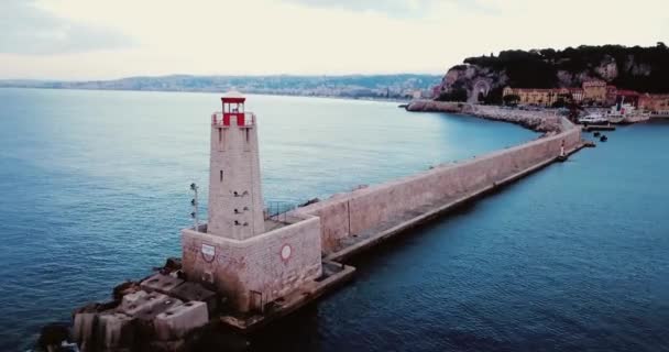 Nice, France, Images aériennes du phare. Beau lever de soleil au-dessus de la mer Méditerranée. Côte D Azur — Video