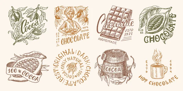 Feijão de Cacau e Chocolate. Mulher e um copo de bebida. Emblema vintage ou logotipo definido para camisetas, tipografia, loja ou placas. Desenho à mão esboço gravado. Ilustração vetorial. —  Vetores de Stock