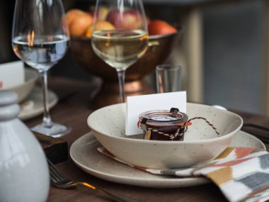 Şükran günü için tablo ayarı. Kişisel iltifat küçük kavanoz şeklinde ile reçel ile hizmet veren