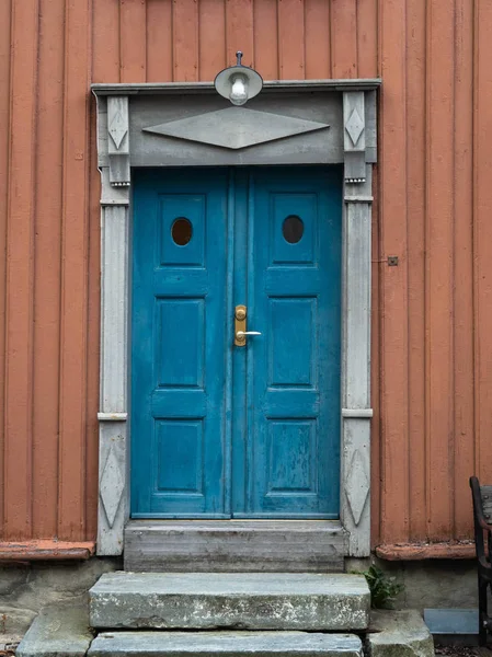 Gamla Blå Trä Vintage Dörr Med Sten Veranda — Stockfoto