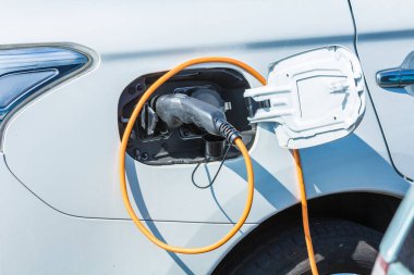 Ev hibrid elektrikli araç şarj istasyonu, eklenti