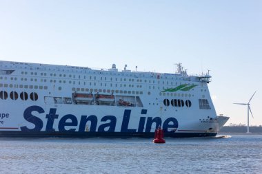 Hoek van Holland, Hollanda - 20 Ocak 2019: araba yolcu feribot Stena Line bağlantı noktası Rotterdam Hoek van Holland geçmiş dışarı yelken gemi