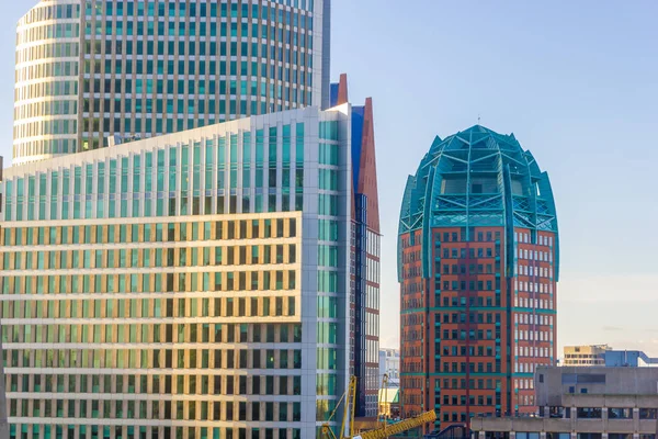 ハーグ市内中心部 2019 Gobvernment Ministies アパートやオフィス スペースを含むハーグ市のスカイラインのモダンな高層ビル — ストック写真