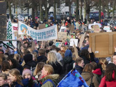 Malieveld, Lahey, Hollanda - 7 Şubat 2019: okul çocuk ve gençlik iklim, değiştirmek Lahey closeup ilkesi protesto