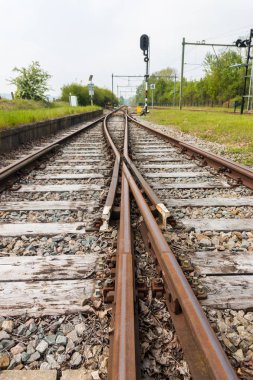 yön değiştirme için demiryolu ray anahtarı işareti düşük açı