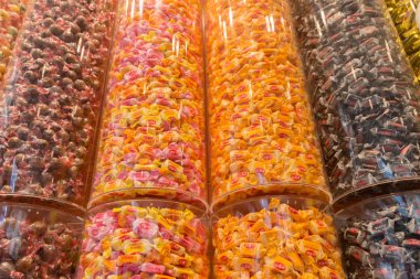 Lahey, Hollanda-6 2019 Haziran: cam kavanozlarda sarılmış tatlılar ve toffees ile Lahey 'de Şeker Mağazası