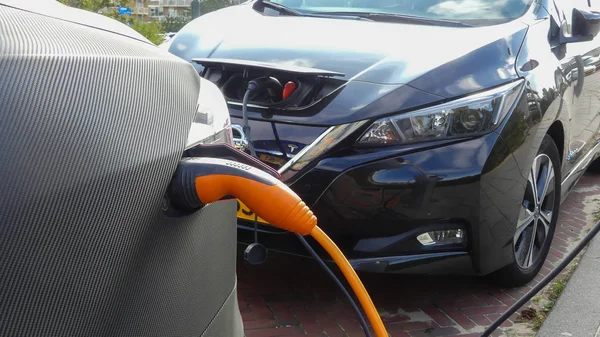 네덜란드 Kijkduin 2019년 15일 네덜란드 플러그 충전스테이션에서 Tesla 자동차 배터리 — 스톡 사진