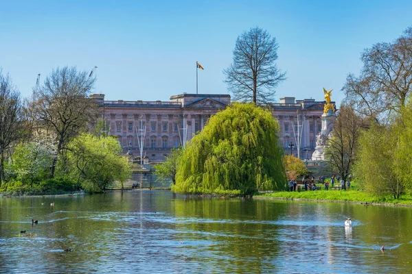 London United Kingdom April View Famous Buckingham Palace James Park — Stock Photo, Image