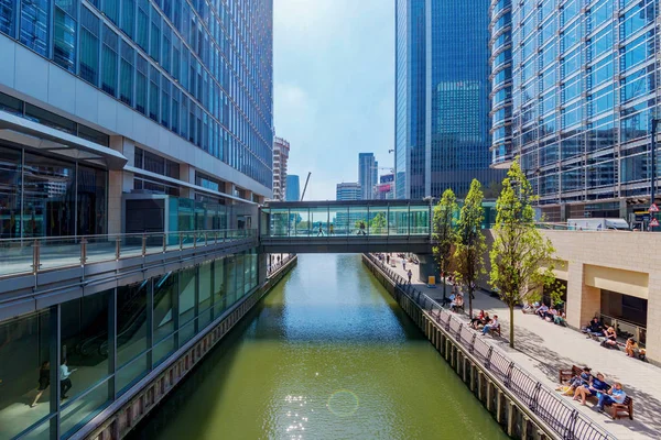 Londres Royaume Uni Avril Architecture Moderne Long Canal Dans Quartier — Photo