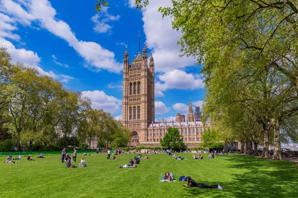 Londres Reino Unido Mayo Este Victoria Tower Gardens Parque Famoso —  Fotos de Stock