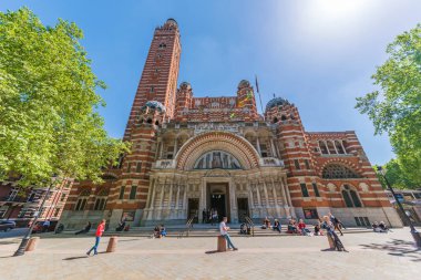 Burası Westminster Katedrali, 17 Mayıs 2018 'de Londra' da şehir merkezinde bulunan ünlü tarihi bir katedral.